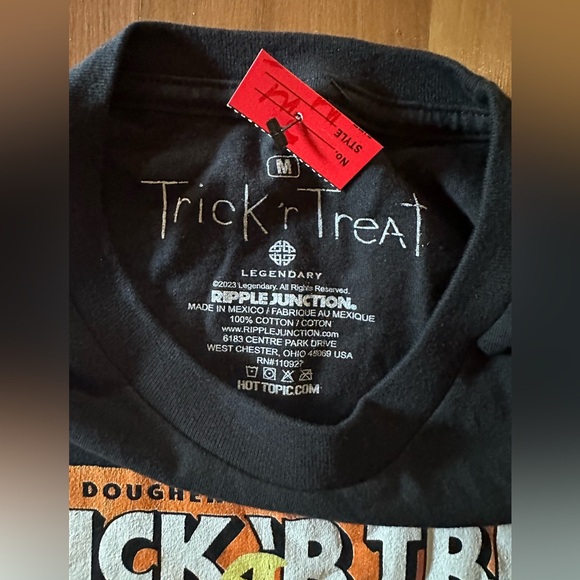 NWT Trick โr Treat T-shirt size medium Hot Topic ๐ - Picture 6 of 7